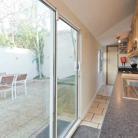 3 Bedroom Townhouse In Portobello Sleeps 6 Dublin