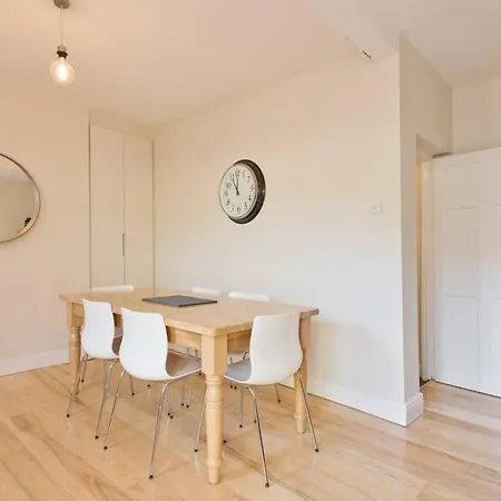3 Bedroom Townhouse In Portobello Sleeps 6 * Dublin